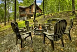 Three Cubs Cottage | Pet Friendly | Fire Pit |