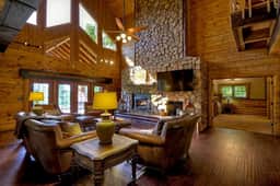 Fox Run Lodge- Hot Tub, Pool Table, Fire Pit