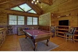Fox Run Lodge- Hot Tub, Pool Table, Fire Pit