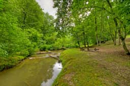 Sugar Creek Retreat-Hot Tub,Creek Front,Pool Table
