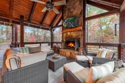 Laurel Brook-Pet Friendly, Hot Tub, Fire Pit