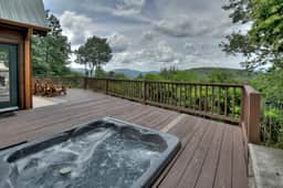 Champagne Chalet- MTN Views, Hot Tub, Secluded
