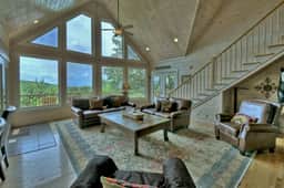 Champagne Chalet- MTN Views, Hot Tub, Secluded