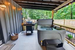 Hillside Hideaway | Fire pit, Hot Tub, & Grill