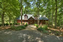 Black Bear River Lodge- Pet Friendly, Creek Access