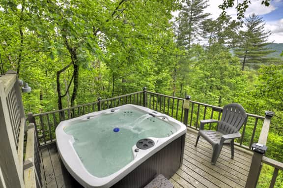 Cabin in Blue Ridge: Hot Tub|Fire Pit|Fooseball