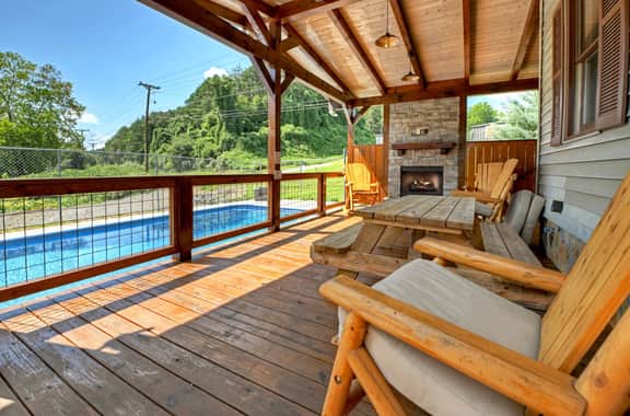 Harper House-Outdoor Fireplace, Private Bathrooms