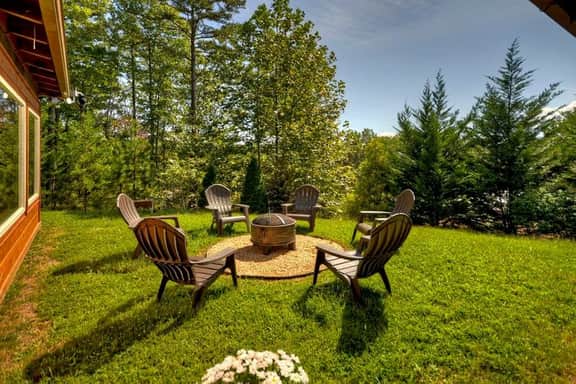 Fox Run Lodge- Hot Tub, Pool Table, Fire Pit