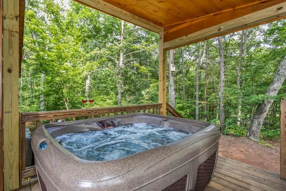 Dogwood Cabin- Hot Tub, Outdoor Fireplace, Grill