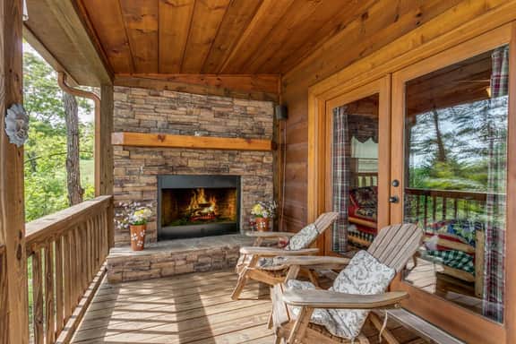 Dogwood Cabin- Hot Tub, Outdoor Fireplace, Grill