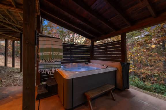 Laurel Brook-Pet Friendly, Hot Tub, Fire Pit