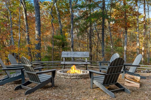 Laurel Brook-Pet Friendly, Hot Tub, Fire Pit