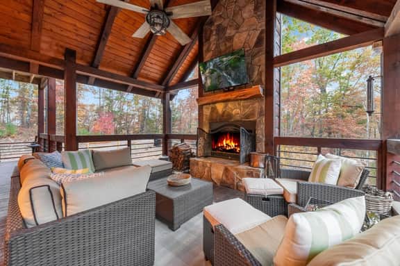 Laurel Brook-Pet Friendly, Hot Tub, Fire Pit