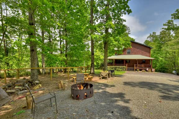 Serenity Acres | Pet Friendly | Hot Tub | Fire Pit