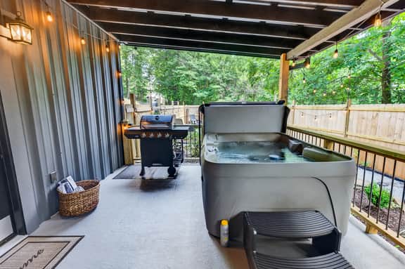 Hillside Hideaway | Fire pit, Hot Tub, & Grill