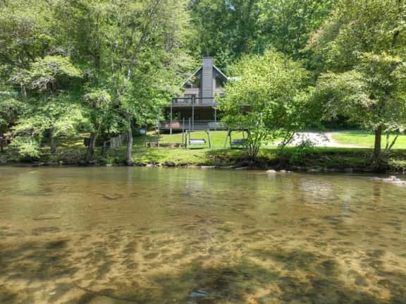 Troutlandia|Pet Friendly, Fish From Cabin, Hot Tub
