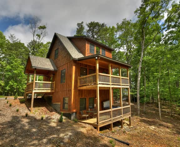 Hoot Owl Cottage-Fire Pit, Hot Tub, Charcoal Grill