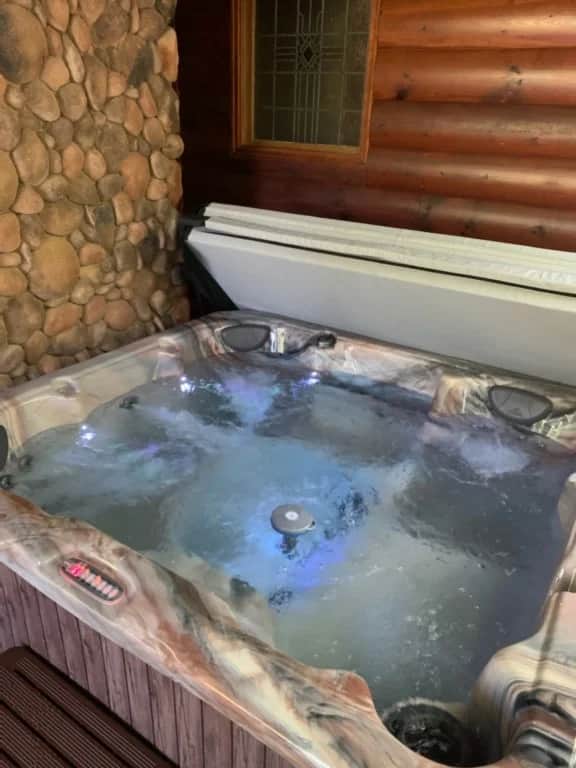 Black Bear River Lodge- Pet Friendly, Creek Access