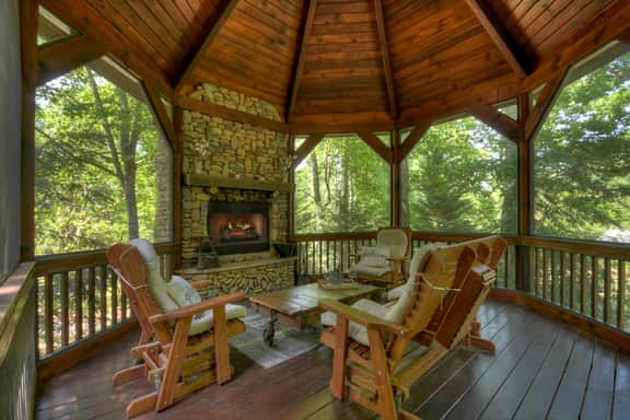 Black Bear River Lodge- Pet Friendly, Creek Access