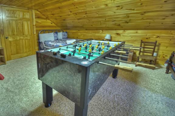 Campbell's Cozy Cabin- Fire Pit, Hot Tub, Grill