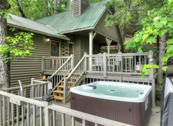 Cabin in Blue Ridge: Hot Tub|Fire Pit|Fooseball