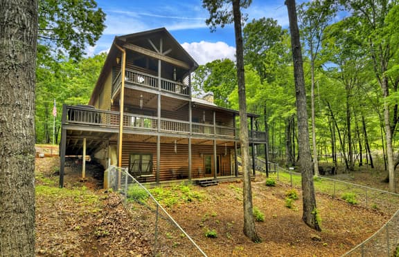 Three Cubs Cottage | Pet Friendly | Fire Pit |