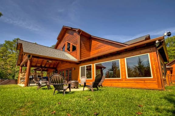 Fox Run Lodge- Hot Tub, Pool Table, Fire Pit