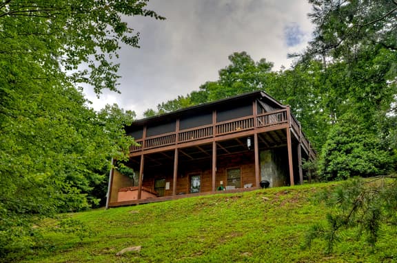 Sugar Creek Retreat-Hot Tub,Creek Front,Pool Table