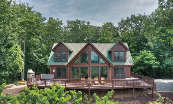 Champagne Chalet- MTN Views, Hot Tub, Secluded