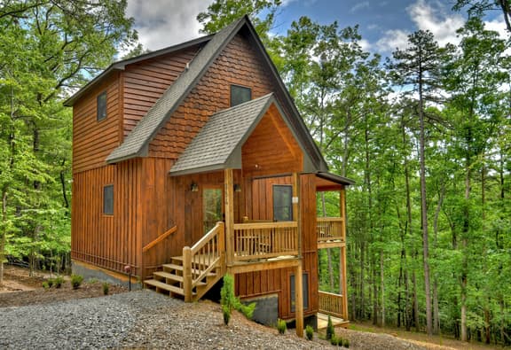 Hoot Owl Cottage-Fire Pit, Hot Tub, Charcoal Grill