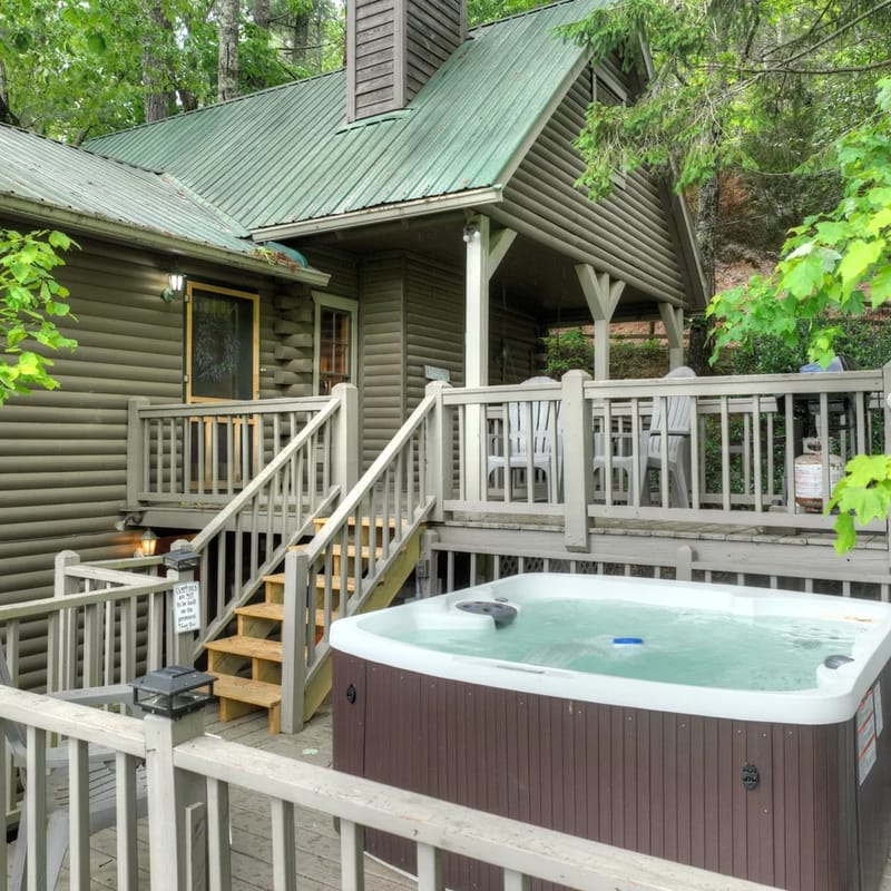 Cabin in Blue Ridge: Hot Tub|Fire Pit|Fooseball